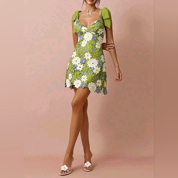 New Chic Embroidered Floral Lace Overlay Tie Strap Short Cami Dress Green White - Picture 3 of 12